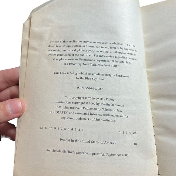 Scholastic Book Set Of 2 Elementary Level Books Ricky Ricotta Robots‎ & Scooters - Picture 12 of 14